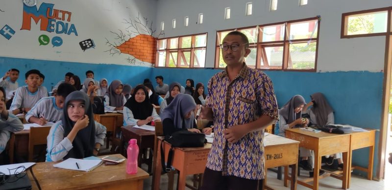 Mujib Alwy, S.Pd./Guru di SMK Negeri 1 Polewali