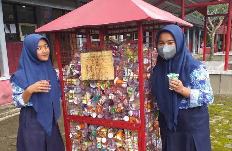 Daur ulang sampah yang dilakukan oleh peserta didik di SMP Negeri 1 Gladagsari Kabupaten Boyolali