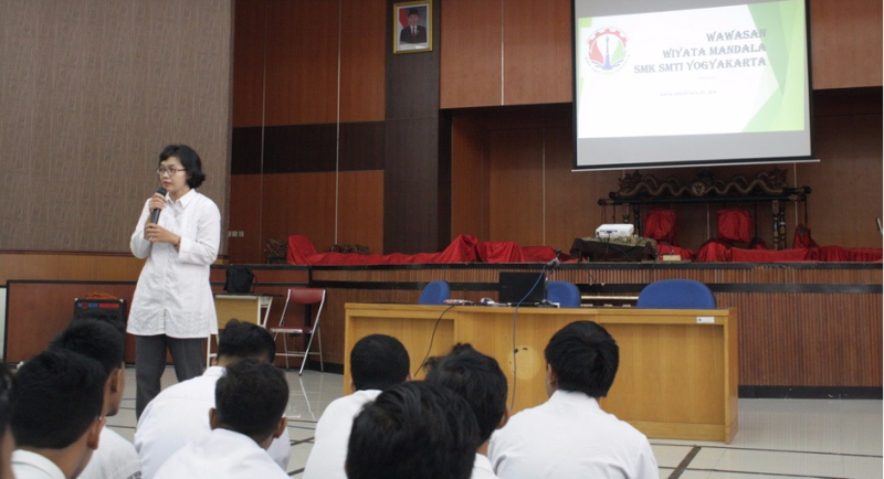 Maya Sakuntala, ST., MSi/Guru SMK SMTI Yogyakarta