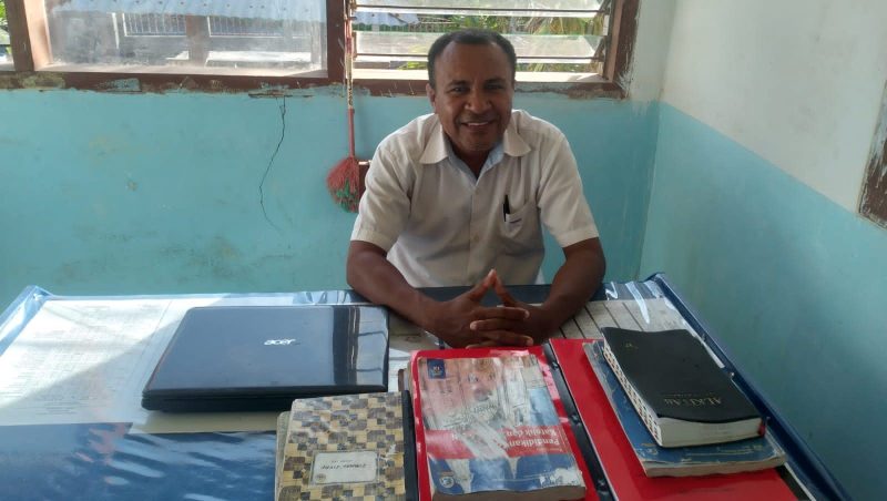 Thomas Maman, S.Fil/Guru di SMPN 1 Buyasuri