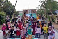 Anak-anak di Pagerharjo Pati belajar sambil bermain bersama Mahasiswa PPG Prajabatan Gelombang 1 UPGRIS