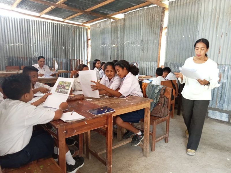 Foto: Proses belajar mengajar di SMP Negeri 5 Kupang  Barat Satu Atap, Kabupaten Kupang Provinsi Nusa Tenggara Timur