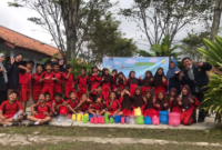 Mahasiswa PPG Prajabatan Gelombang 1 UPGRIS Laksanakan Kegiatan Pemanfaatan Botol Bekas