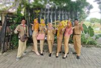 Foto: Potret guru honorer/naikpangkat.com