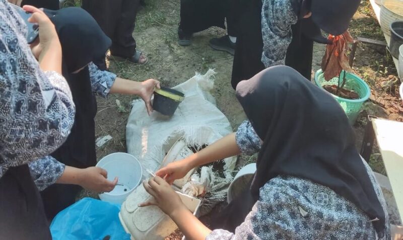 Pembelajaran Kolaborasi antara Mapel IPAS dan Dasar-Dasar DKV di SMK Negeri 1 Polewali