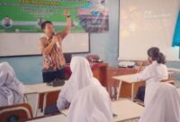 Fajar Risdiyono, mengajar di SMP Negeri 2 Waru Sidoarjo