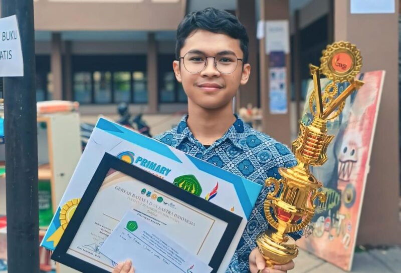 Alga Pratama Putra Siswa SMAN 11 Garut dan Calon Duta Baca