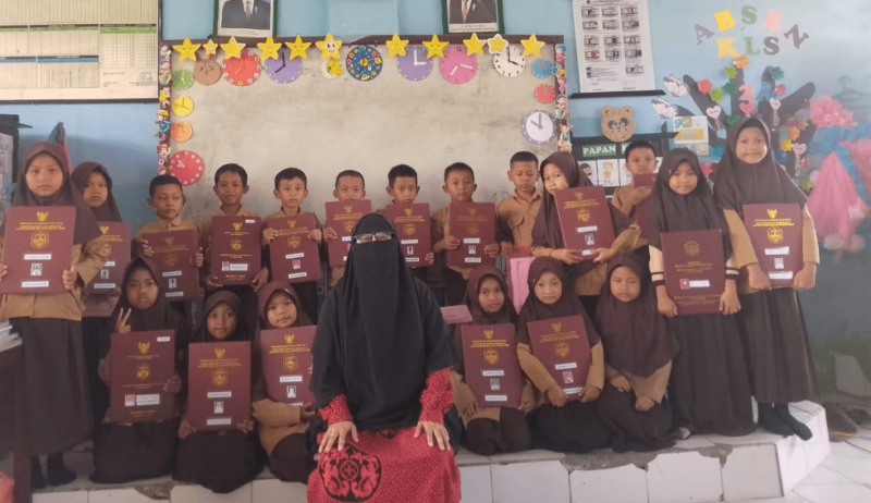 Andi Hazizah Al Jufri, S.Pd,. Gr., guru di SDN 178 Tuban, Luwu Timur, Sulawesi-Selatan.
